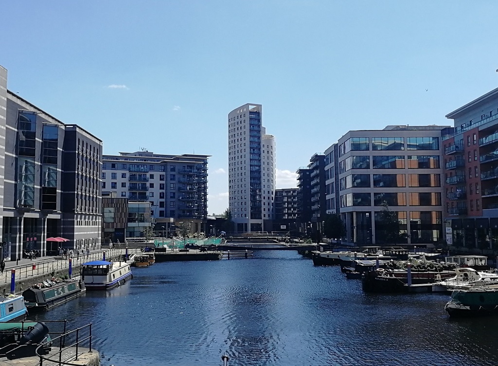 Plastic vs Steel Modular Pontoons: Which is Best for Your Project?